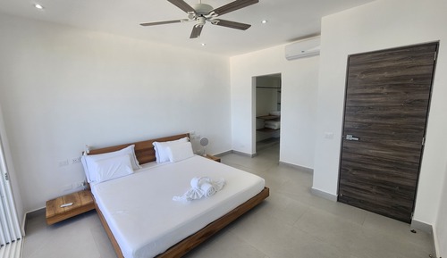 Suite Business, 1 cama de matrimonio grande, acceso a la piscina, vistas al mar