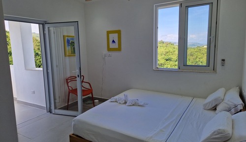 Villa panorámica, varias habitaciones, piscina privada, vistas al mar