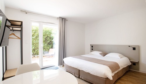 Estudio Confort, 1 cama de matrimonio, vistas al patio