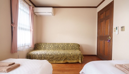 Habitación superior con 2 camas individuales