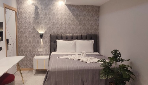 Deluxe Studio Suite