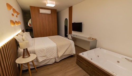 Habitación de lujo, 1 cama de matrimonio grande, bañera, vistas al jardín