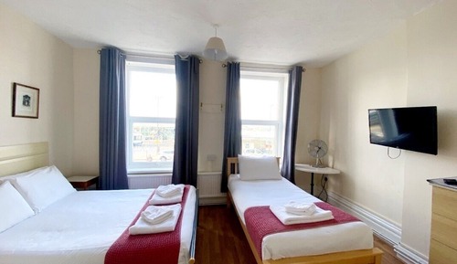 Habitación clásica doble, vistas parciales al mar