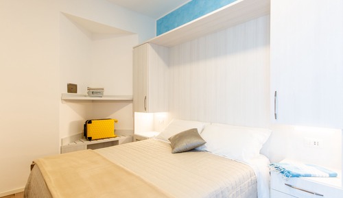 Habitación superior, 1 cama de matrimonio, vistas parciales al mar, en esquina