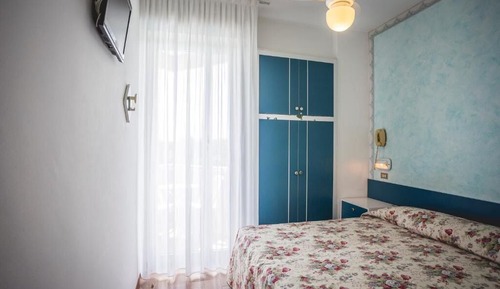 Habitación estándar con 1 cama doble o 2 individuales