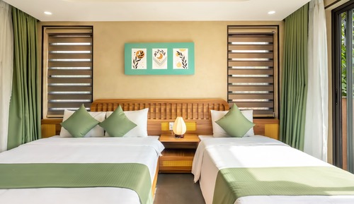 Habitación triple Deluxe, vistas a la piscina
