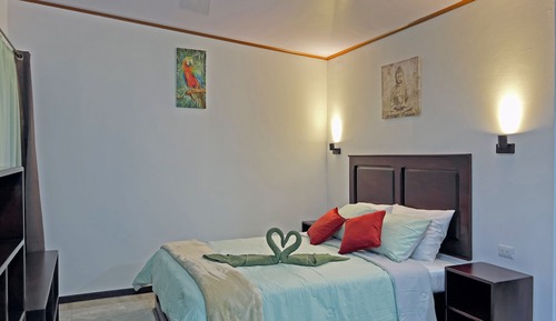 Cabaña Confort, 1 cama de matrimonio con sofá cama, cocina básica, vistas al jardín