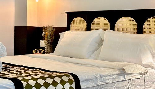 Habitación básica, 2 camas de matrimonio, baño privado