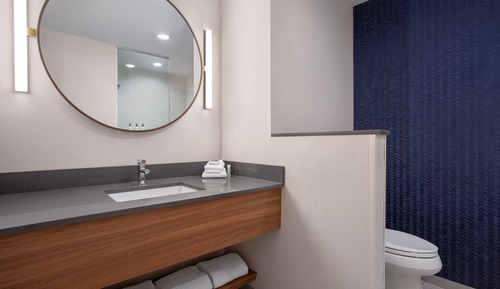 Suite, 1 cama de matrimonio grande con sofá cama (Mobility Accessible, Tub)