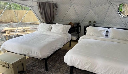 Tienda Premium, 2 camas dobles, bañera de hidromasaje