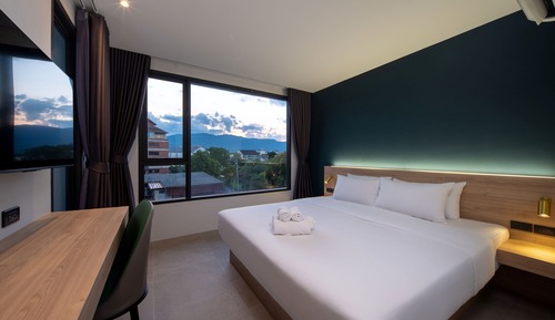 Habitación estándar doble, 1 cama de matrimonio grande, vistas a la ciudad