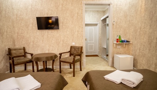 Habitación básica con 2 camas individuales