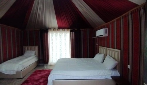 Habitación triple panorámica, balcón, planta baja