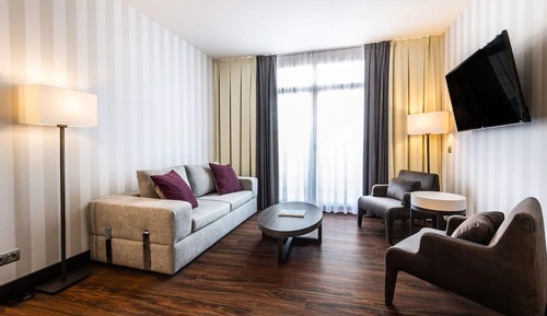 Suite junior, 2 camas individuales, balcón