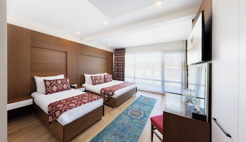 Deluxe Family Suite