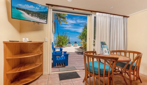 Deluxe Beachfront Suite