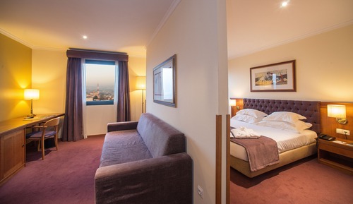 Suite junior (2 Adults + 2 Children)