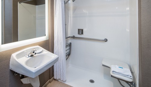 Habitación estándar, 1 cama de matrimonio (Comm, Roll-In Shower)