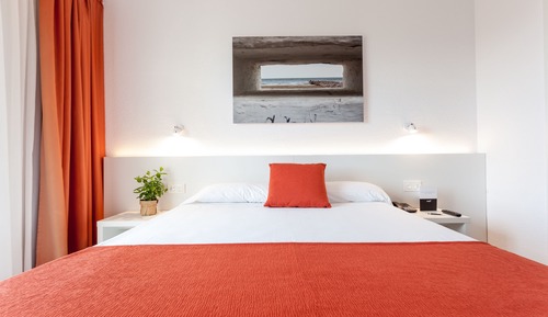 Habitación doble, 1 cama doble o 2 individuales, vistas a la piscina
