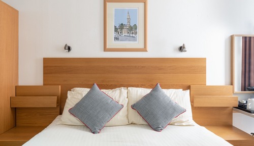 Single Room, Shared Bathroom