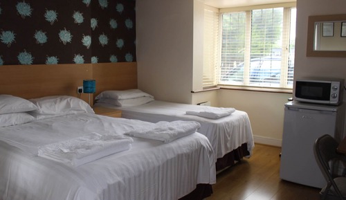 Suite, baño privado (with Double & Single bed)