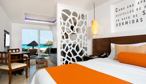 Jr Suite Swim up vista al mar