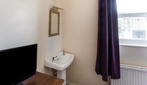 Basic Double Room (Shared Bathroom)