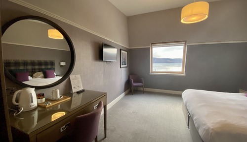 Habitación superior con 1 cama doble o 2 individuales, vistas al mar