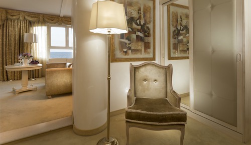 Suite, bañera de hidromasaje, mirando al mar (Crystal - Spa included)