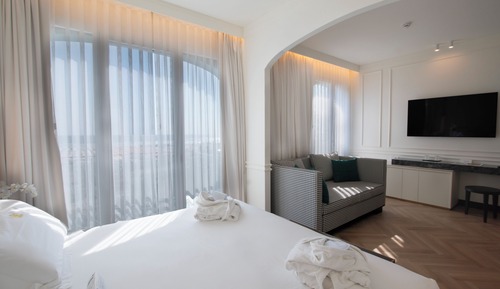 Suite, bañera de hidromasaje, mirando al mar ((PERIGNON) Spa included)
