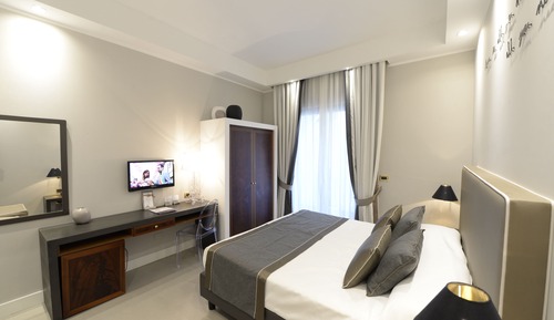 Elegance Triple Room