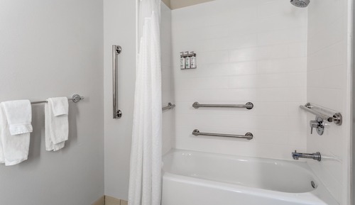 Habitación estándar, 1 cama de matrimonio grande, bañera accesible (Accessible Tub)