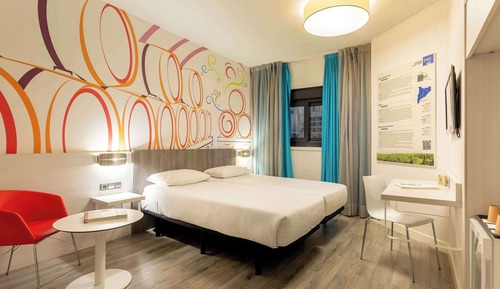 Habitación triple, 3 camas individuales (Inward-facing)