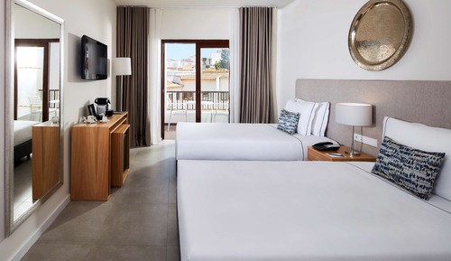 Habitación superior con 1 cama doble o 2 individuales