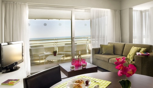 Estudio, vistas al mar