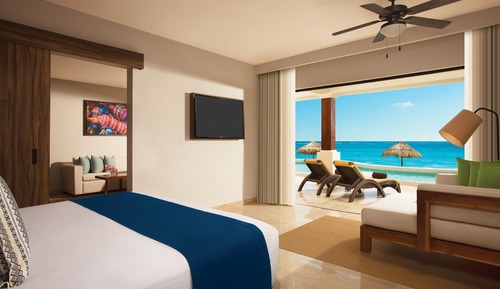 Preferred Club Master Suite Beach Front Swim Out King