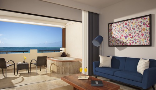 Preferred Club Junior Suite Ocean Front King