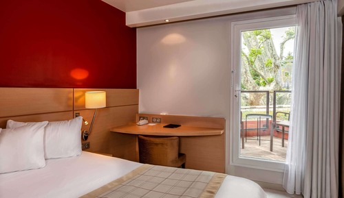 Habitación superior, 1 cama de matrimonio grande, no fumadores, balcón