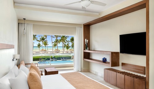 Sun Club Junior Suite Ocean Front King- Adults Only