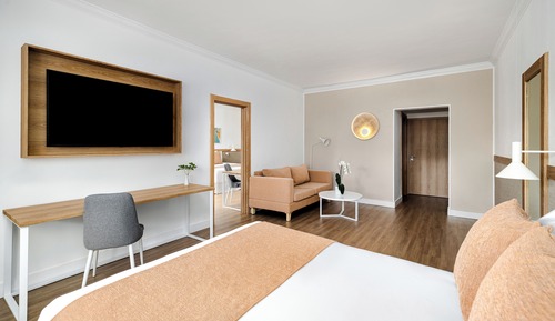 Deluxe 2 Bedroom Family Suite