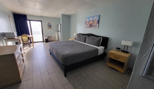 Estudio estándar, 1 cama de matrimonio grande, cocina básica, vistas parciales al mar (Poolside)