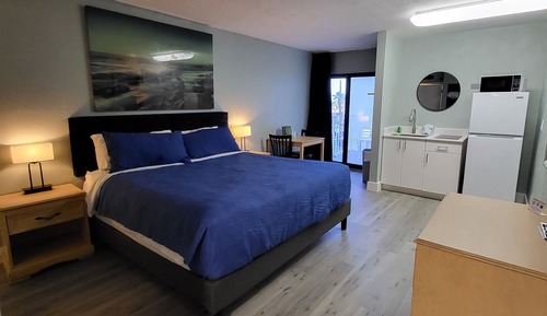 Habitación estándar, 1 cama de matrimonio grande, cocina básica, vistas a la ciudad