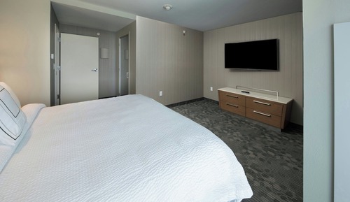 Habitación, 1 cama de matrimonio grande con sofá cama (Mobility/Hearing Access, Roll-in Shwr)
