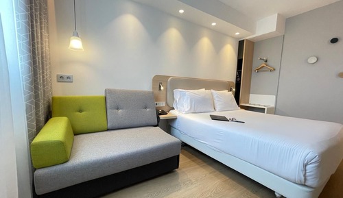 Habitación estándar, 1 cama de matrimonio con sofá cama