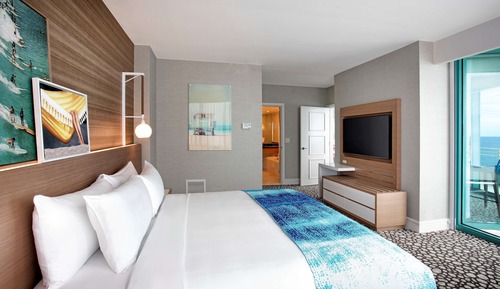 Suite, 1 cama de matrimonio grande, en esquina (Corner Suite)