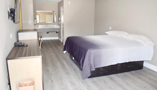 Habitación, 1 cama de matrimonio grande, accesible para personas con discapacidad (Mobility/Hearing)