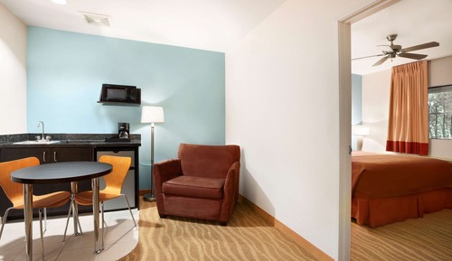 Suite estudio, 1 cama de matrimonio grande, no fumadores (Ground Floor)