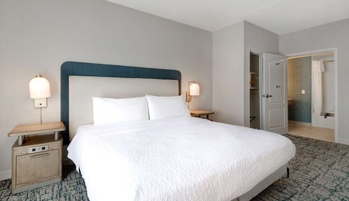 Suite, 1 cama de matrimonio grande, no fumadores (Mobility & Hearing, Roll-in Shower)
