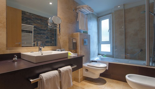 Habitación triple clásica (con dos camas)