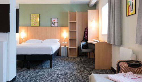 Habitación estándar con 2 camas individuales, varias camas